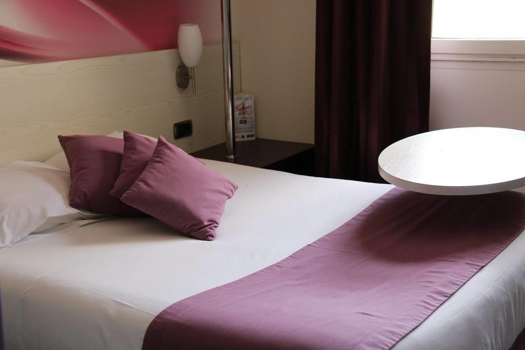 Kyriad Hotel La Flèche מראה חיצוני תמונה